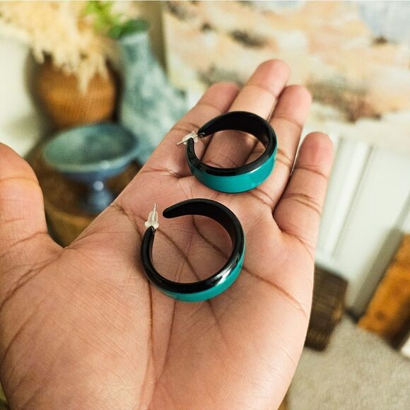 VTG Green & Black Color Block Retro Fashion Hoop Earrings. - Picture 9 of 15